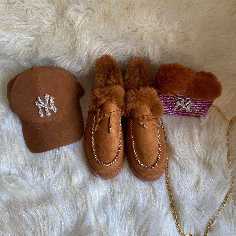 🚨BRAND NEW🚨New York set includes shoes,purse&hat